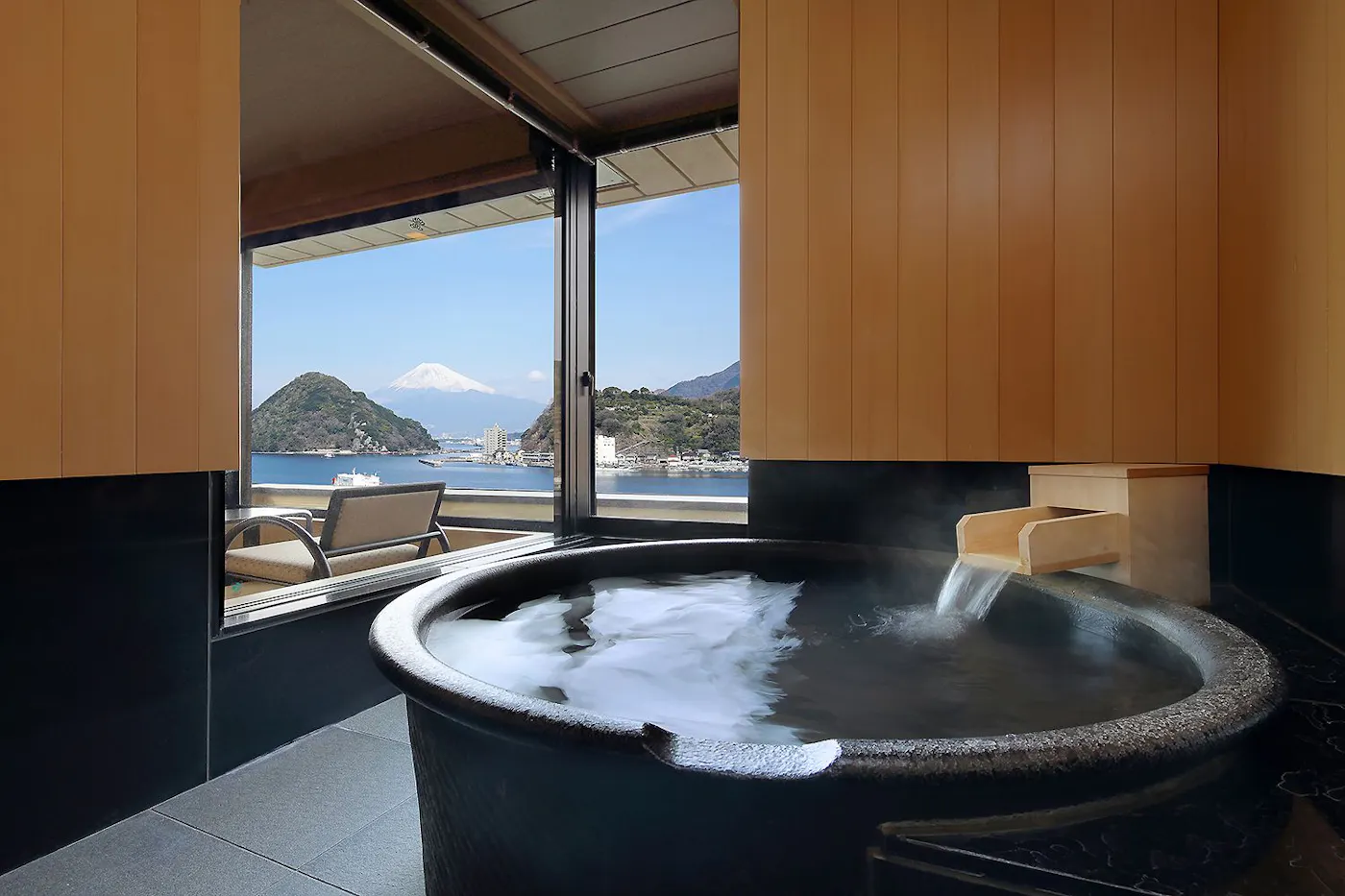 伊豆・三津浜温泉 松濤館:客室の露天風呂