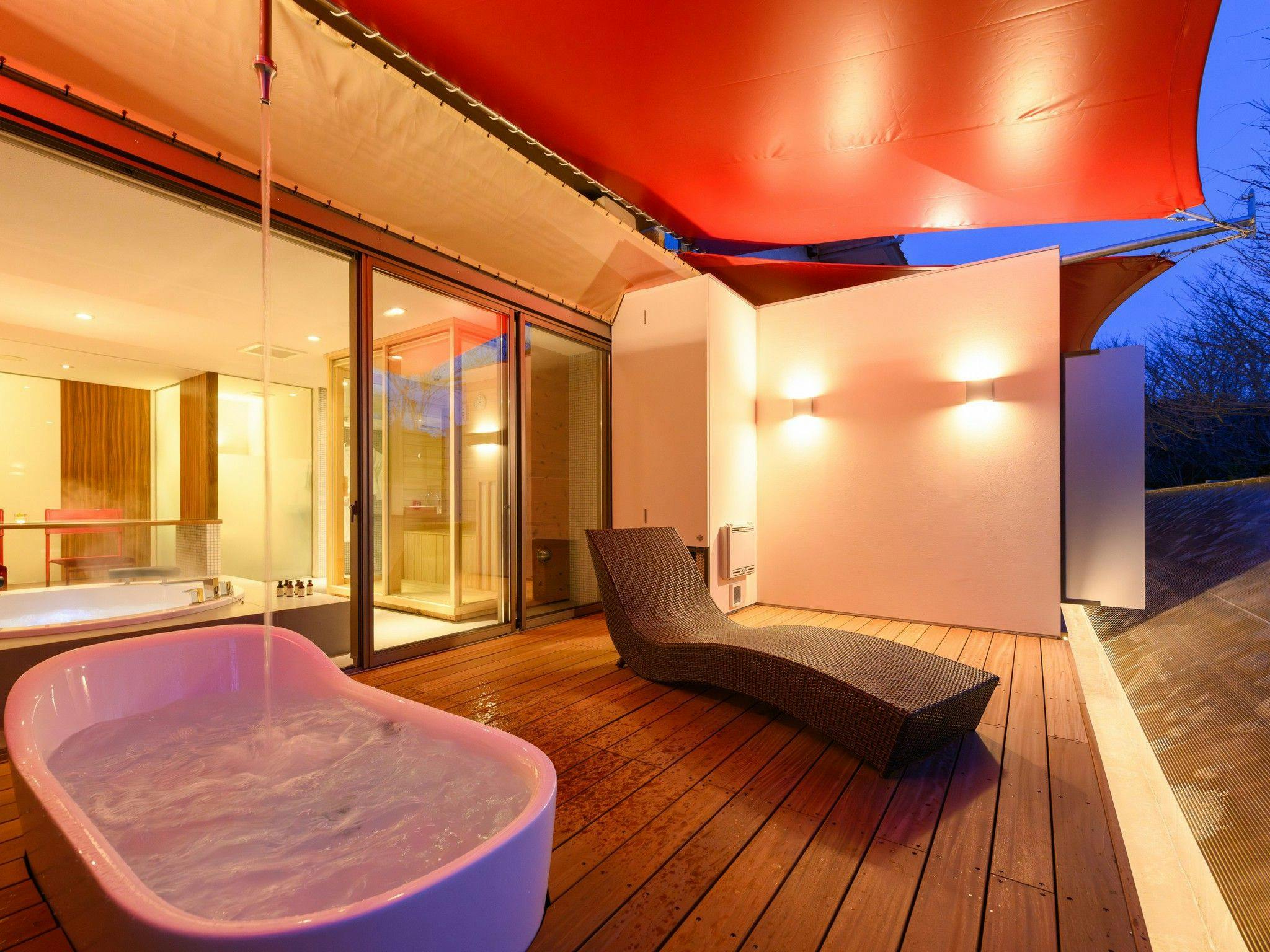 别馆独立 - 客房专属私人甲板。