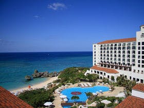 沖縄での女子旅に！海に近い、プールのあるおすすめリゾートホテル