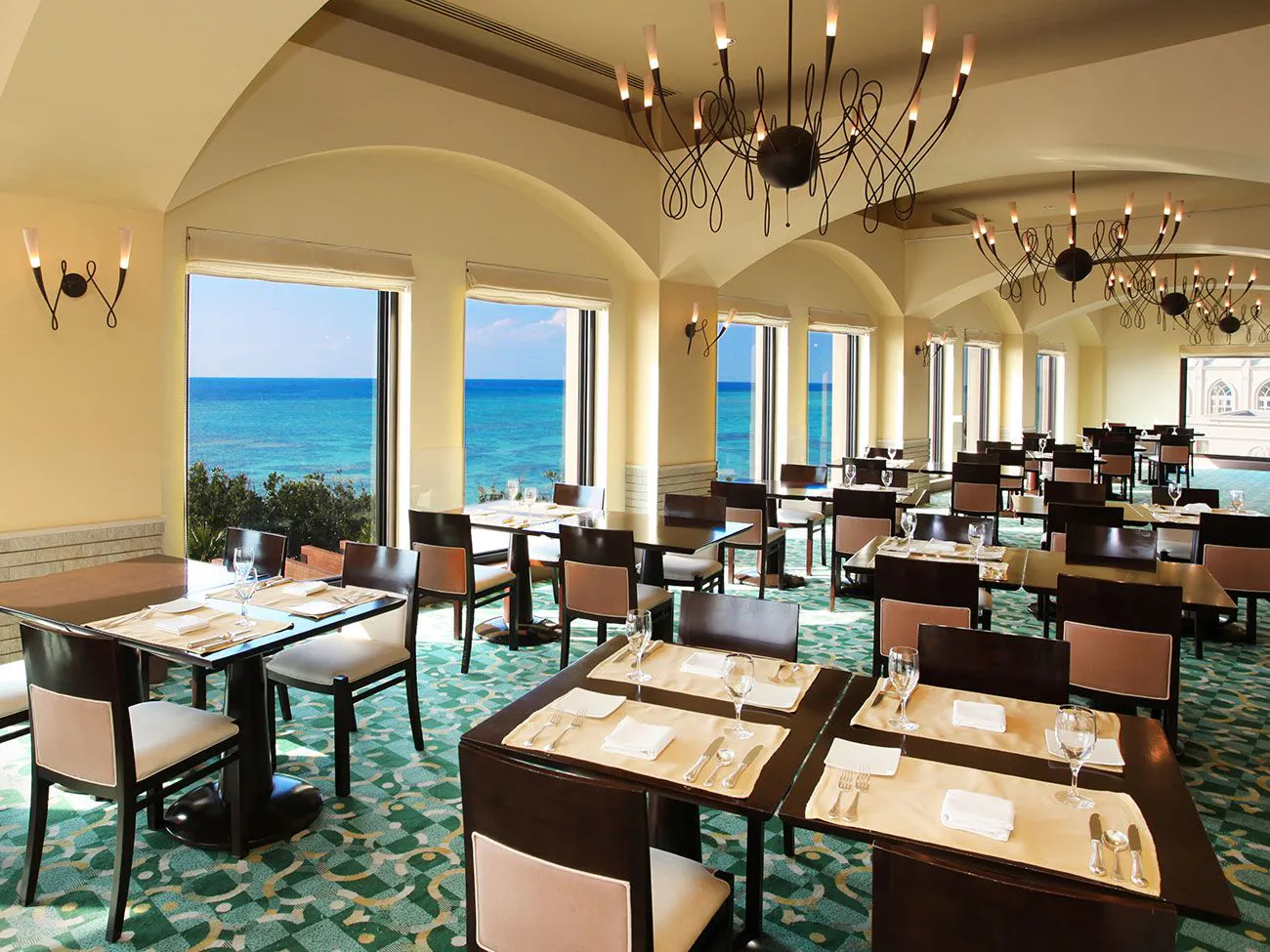 Di dalam toko Verde Mar