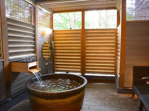 森の中の露天プレミアム和洋スイート