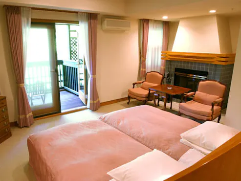 Deluxe Hollywood Twin