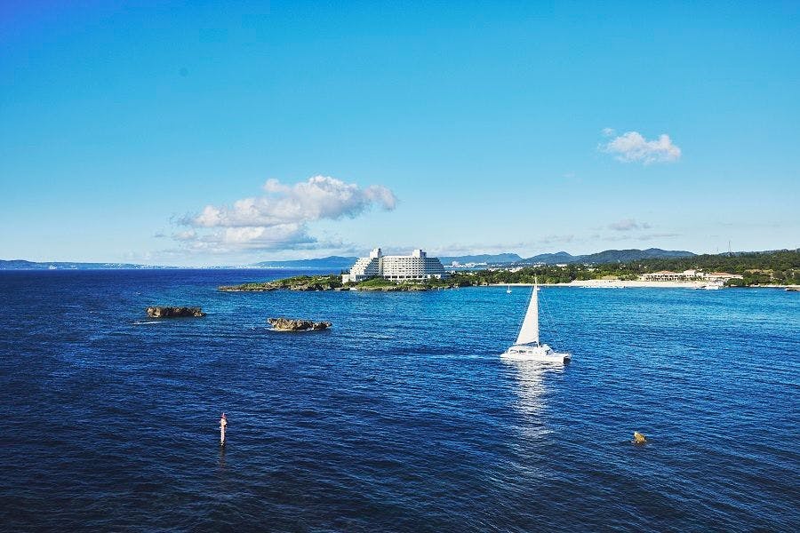 【スペシャルオファー】碧く透明な海が取り囲む絶景ロケーション～寛ぎの万座ステイ（素泊り）