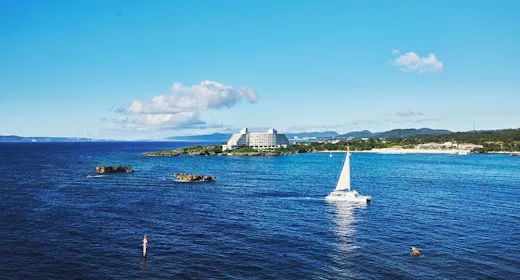 【スペシャルオファー】碧く透明な海が取り囲む絶景ロケーション~寛ぎの万座ステイ(素泊り)