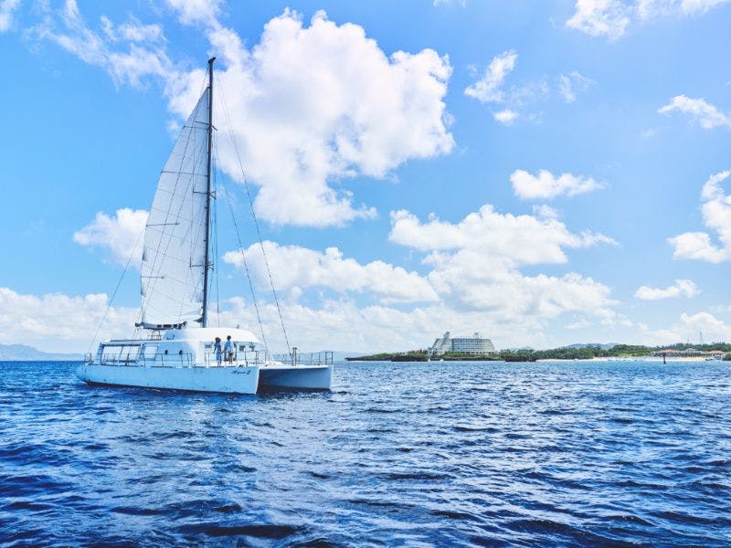 Catamaran Yacht to Fully Experience the Sea Breeze of Manza