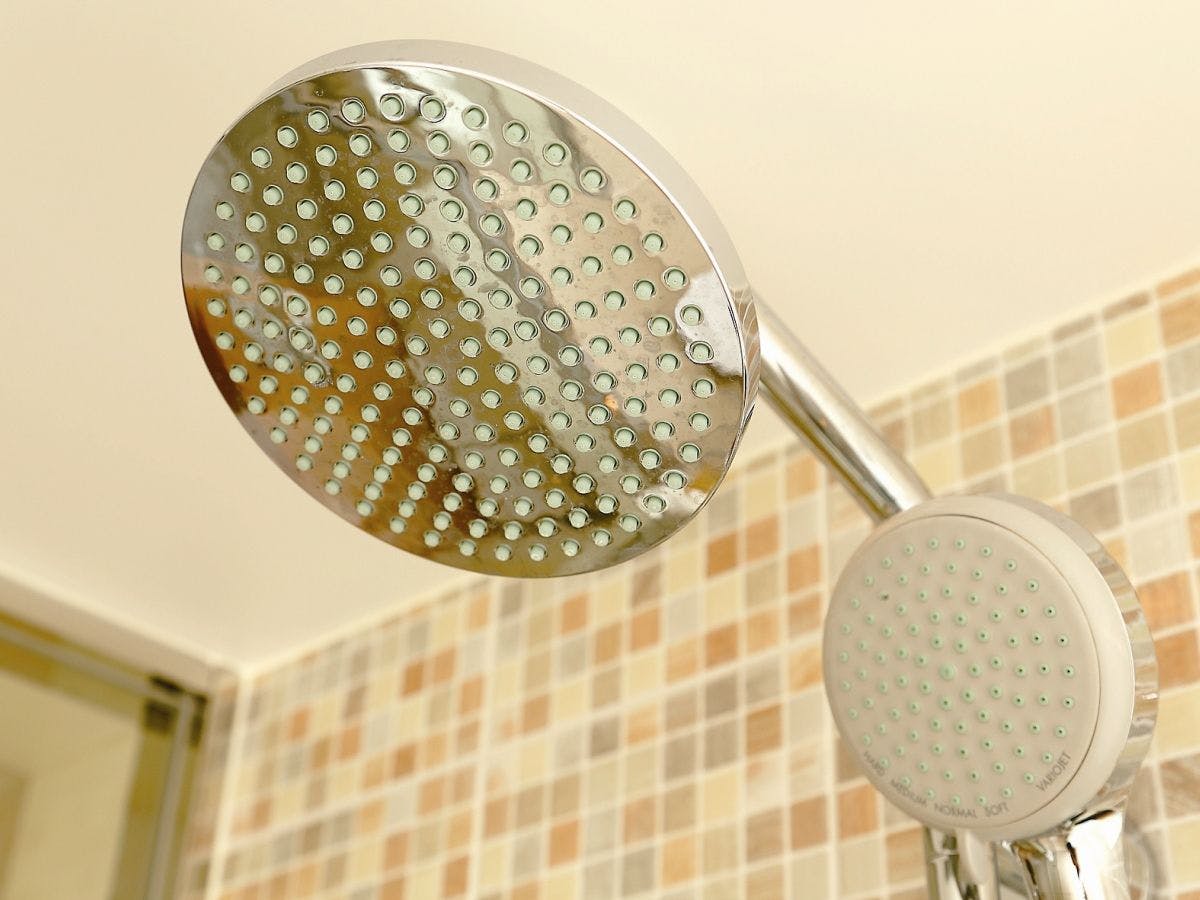 オーバーヘッドシャワー