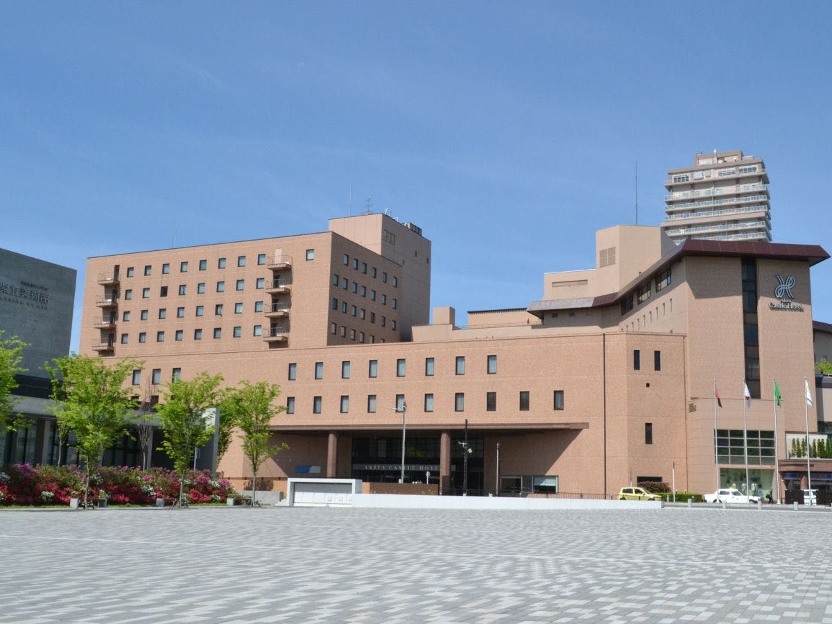 駅、繁華街へは徒歩１０分圏内。