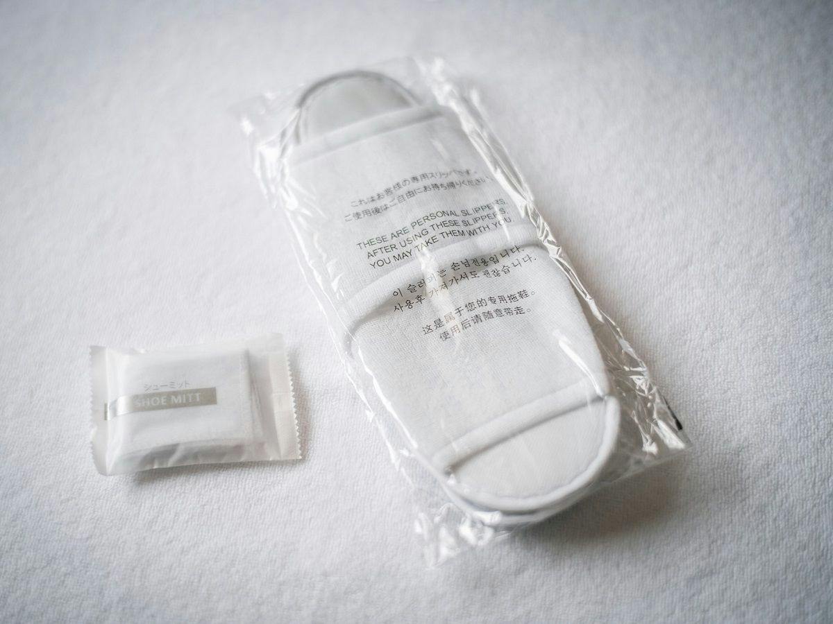 個別包装の使い捨てスリッパ。