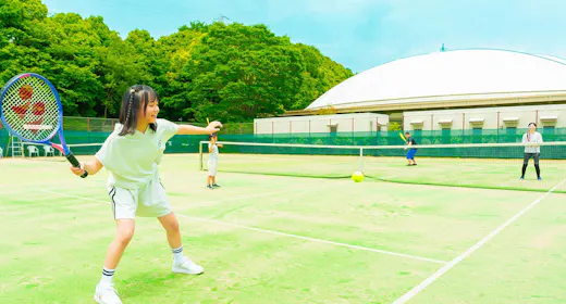 【特典付】屋内外プール、テニス、ボウリング、岩盤浴など6種が遊びたい放題!「ステイ&プレイ」