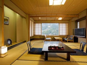 三朝温泉　依山楼岩崎