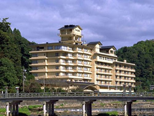 三朝温泉　依山楼岩崎