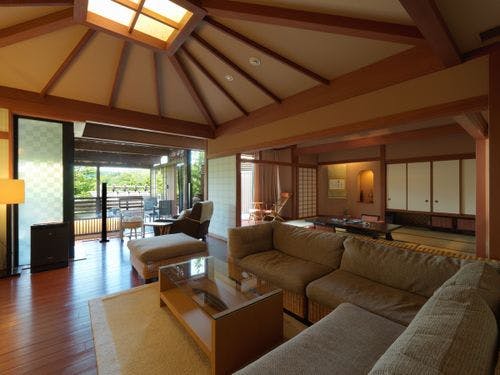 【露天風呂付・湖側】霞の座スイート／一例