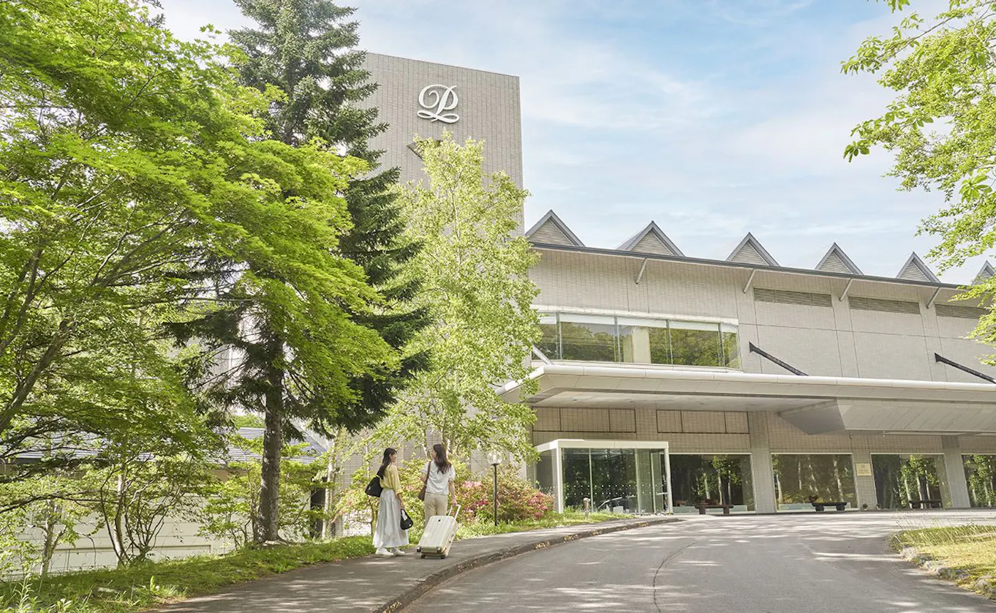 函館大沼プリンスホテル：森の中に建つホテルの外観