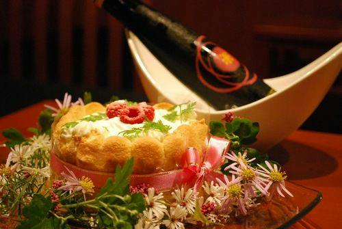 【誕生日・結婚祝い・還暦など記念日ならコチラ】花束・乾杯酒・ケーキのアニバーサリー3大特典付き！