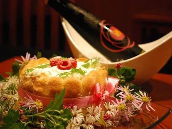 【誕生日・結婚祝い・還暦など記念日ならコチラ】花束・乾杯酒・ケーキのアニバーサリー3大特典付き!
