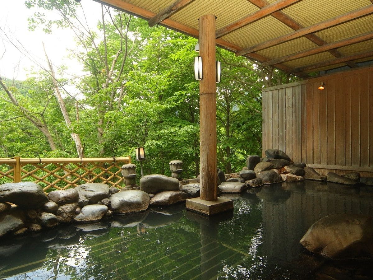 夏は緑が鮮やかに！極上のひとときをどうぞ