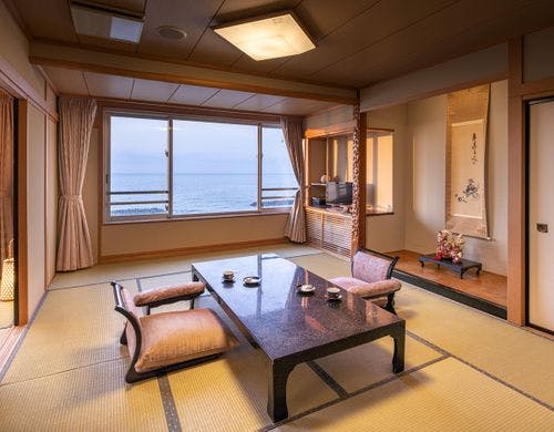 ■【リビング付客室一例】椅子席もご用意