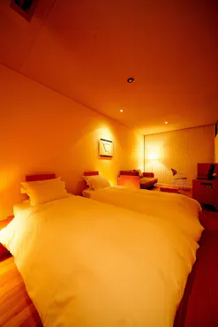 木の温もりあふれるホテル棟