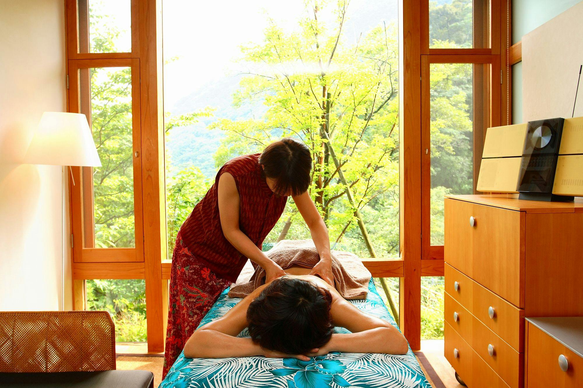 エステコースの1つ「ハワイアンロミロミ」