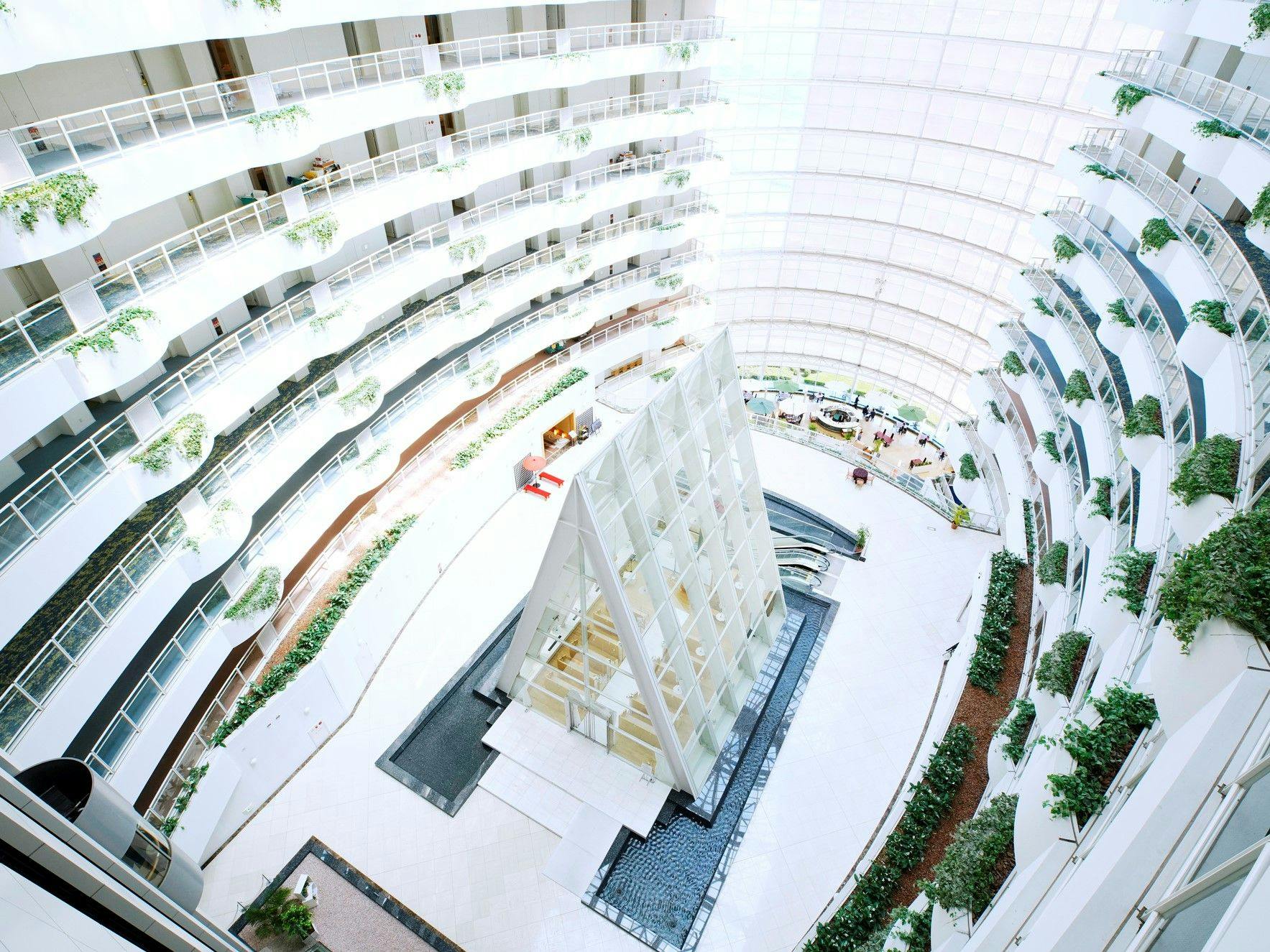 Kapel Kristal yang terletak di lantai 3 gedung utama