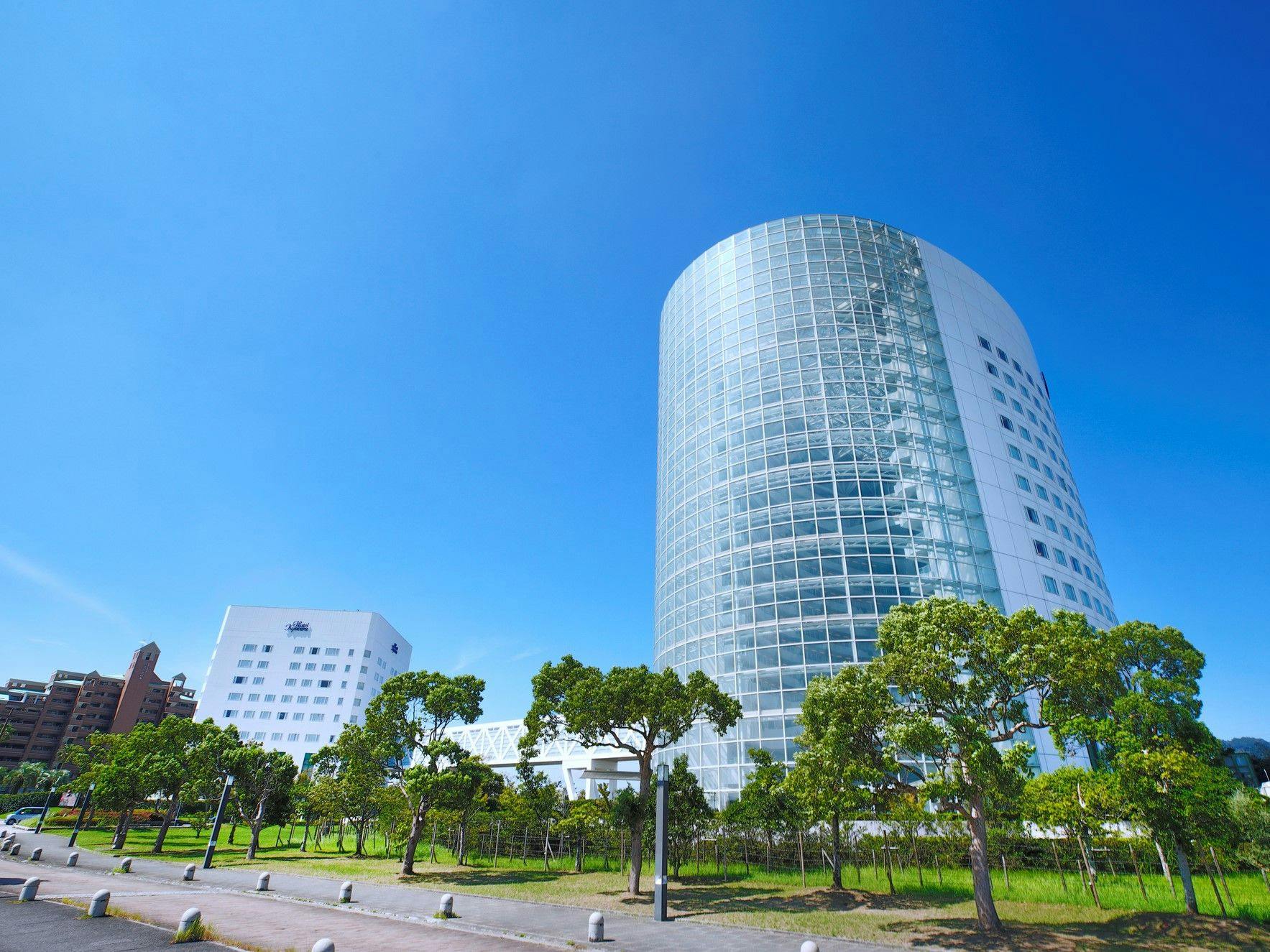 Hotel Kyocera terletak di tepi Sungai Tenkawa