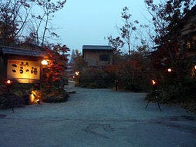 黒川温泉で「湯あかり」が見たい、カップルにおすすめの宿はどこですか？