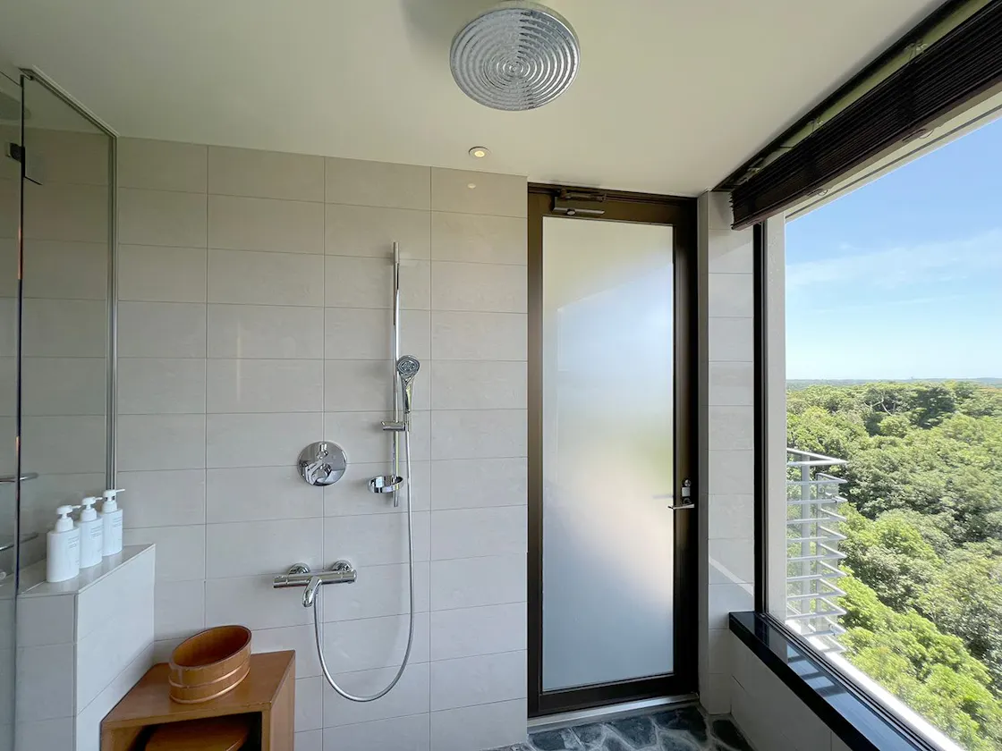 レインシャワーを備えています