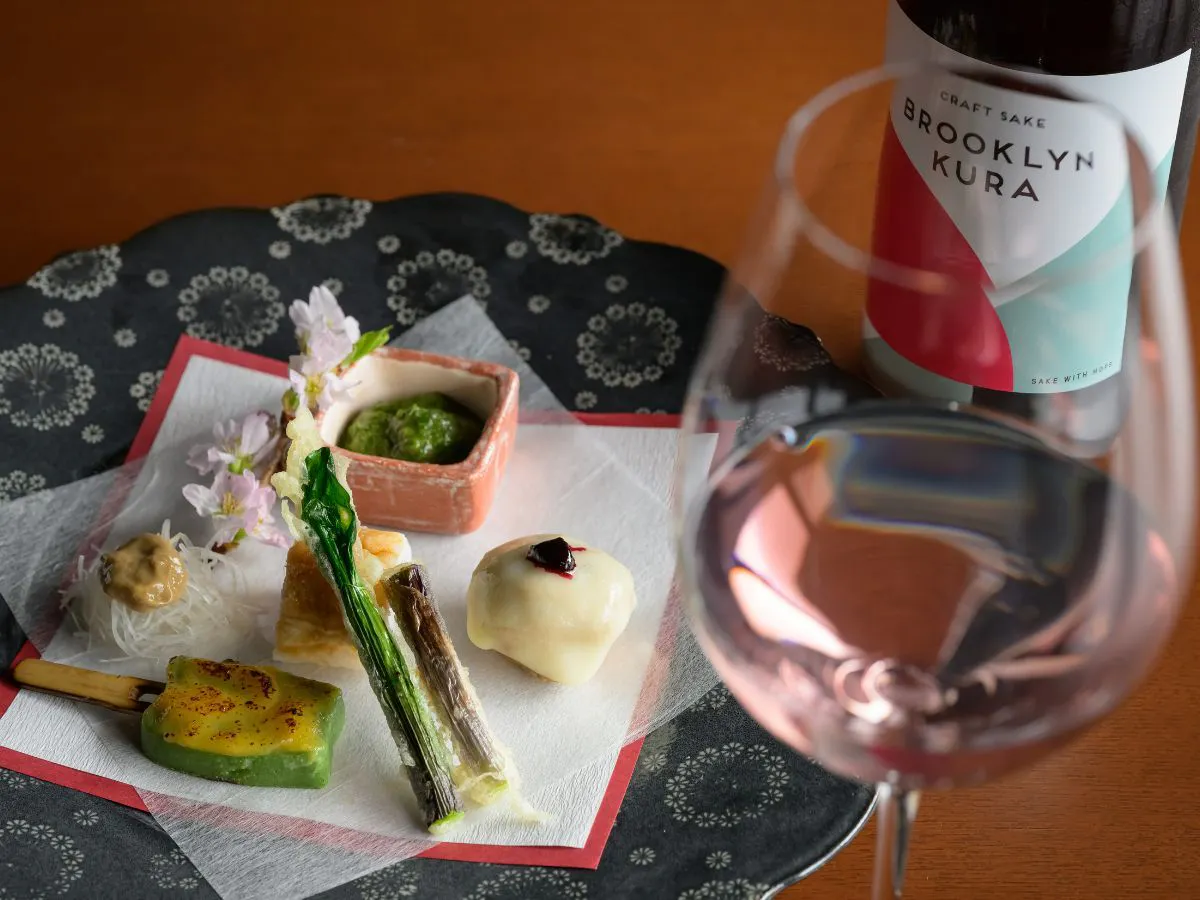 ร่วมกับ “BROOKRYN KURA”