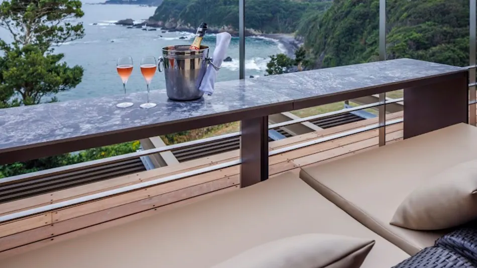 The Earth Inn: A Place to Watch the Storm