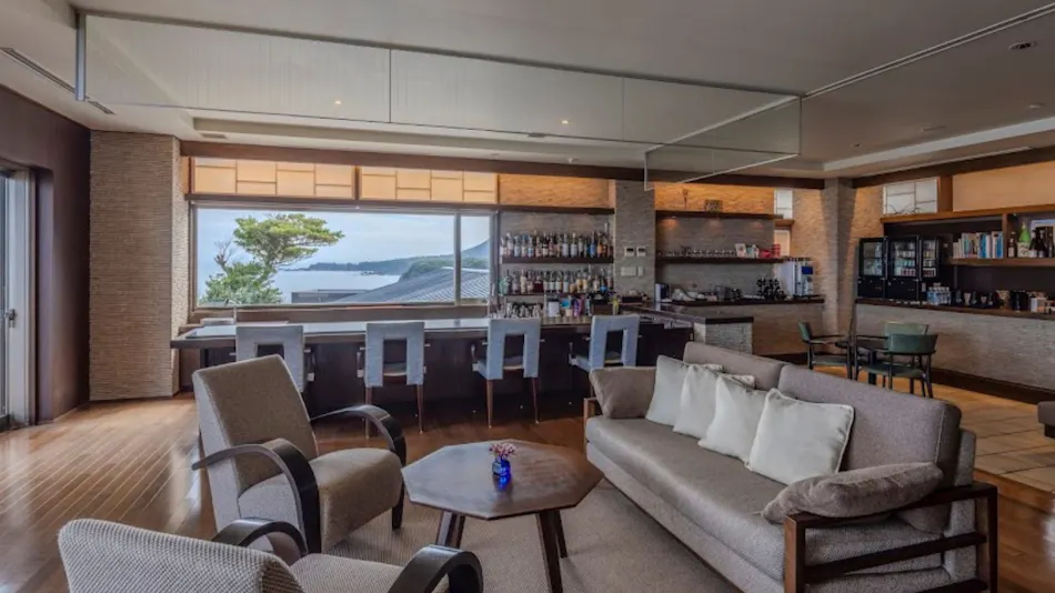 The Earth Inn: A Place to Watch the Storm