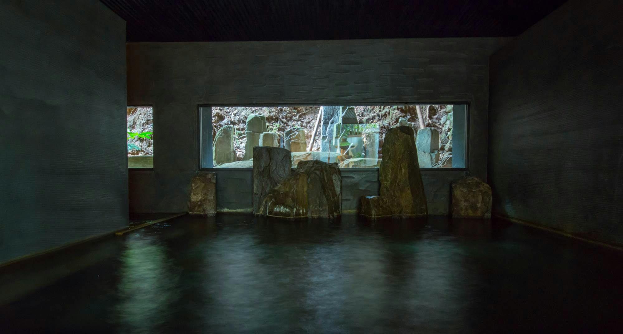 Spa meditasi menikmati sumber dengan lima indra