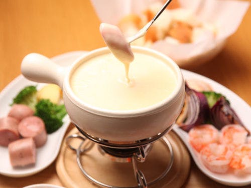 大人からお子様まで人気のチーズフォンデュ