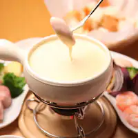 大人からお子様まで人気のチーズフォンデュ