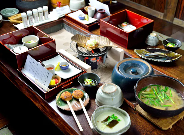 郷土料理色豊かな朝食。