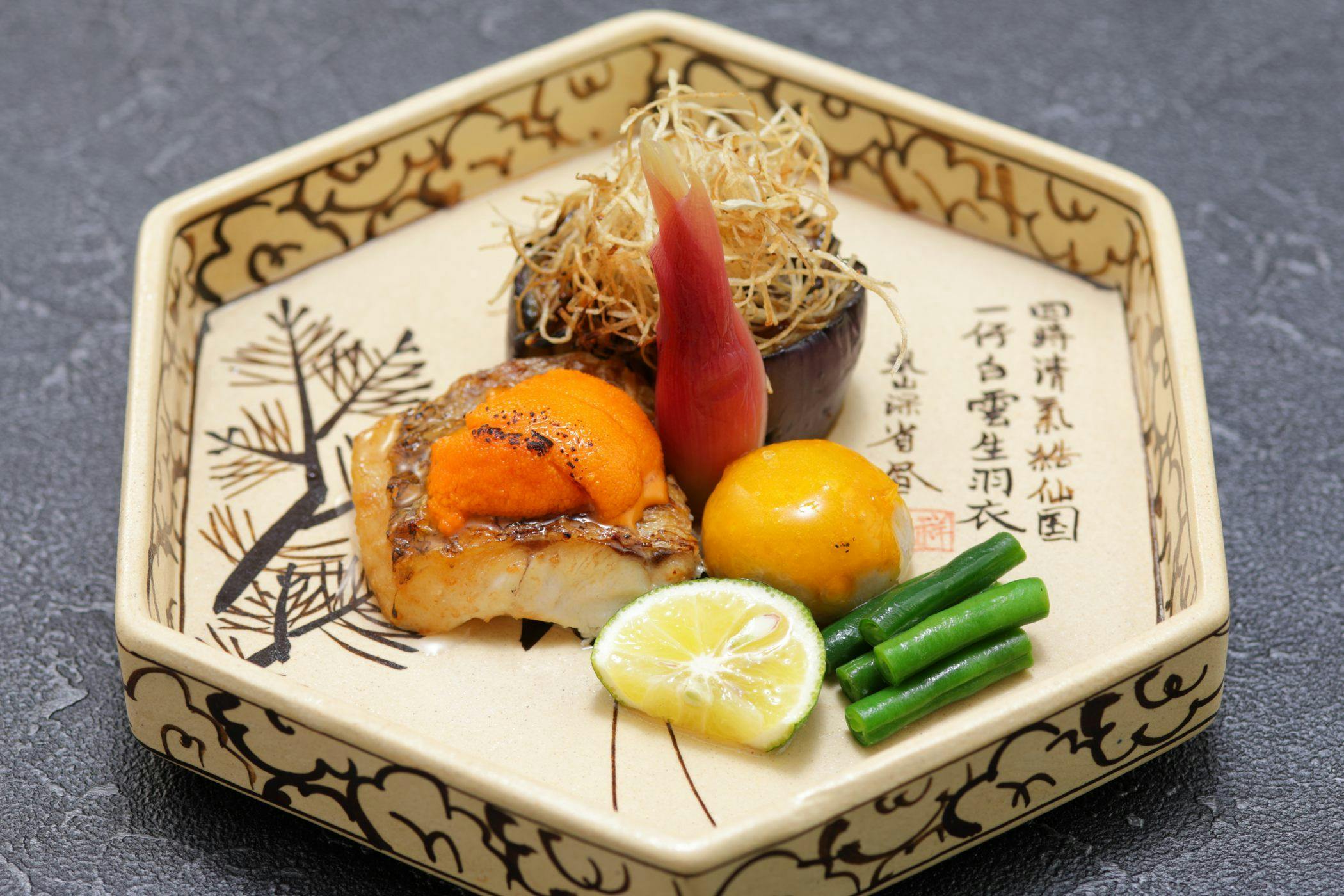 【贅沢グルメ】伊勢海老と鮑の炭火焼｜花紋特別室（14時チェックインゆったり滞在）
