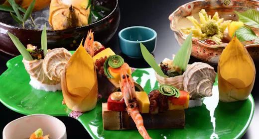 【記念日】特典充実で彩る特別な一日|ワイン・ケーキ・貸切露天付|花紋客室(スタンダードチェックイン)