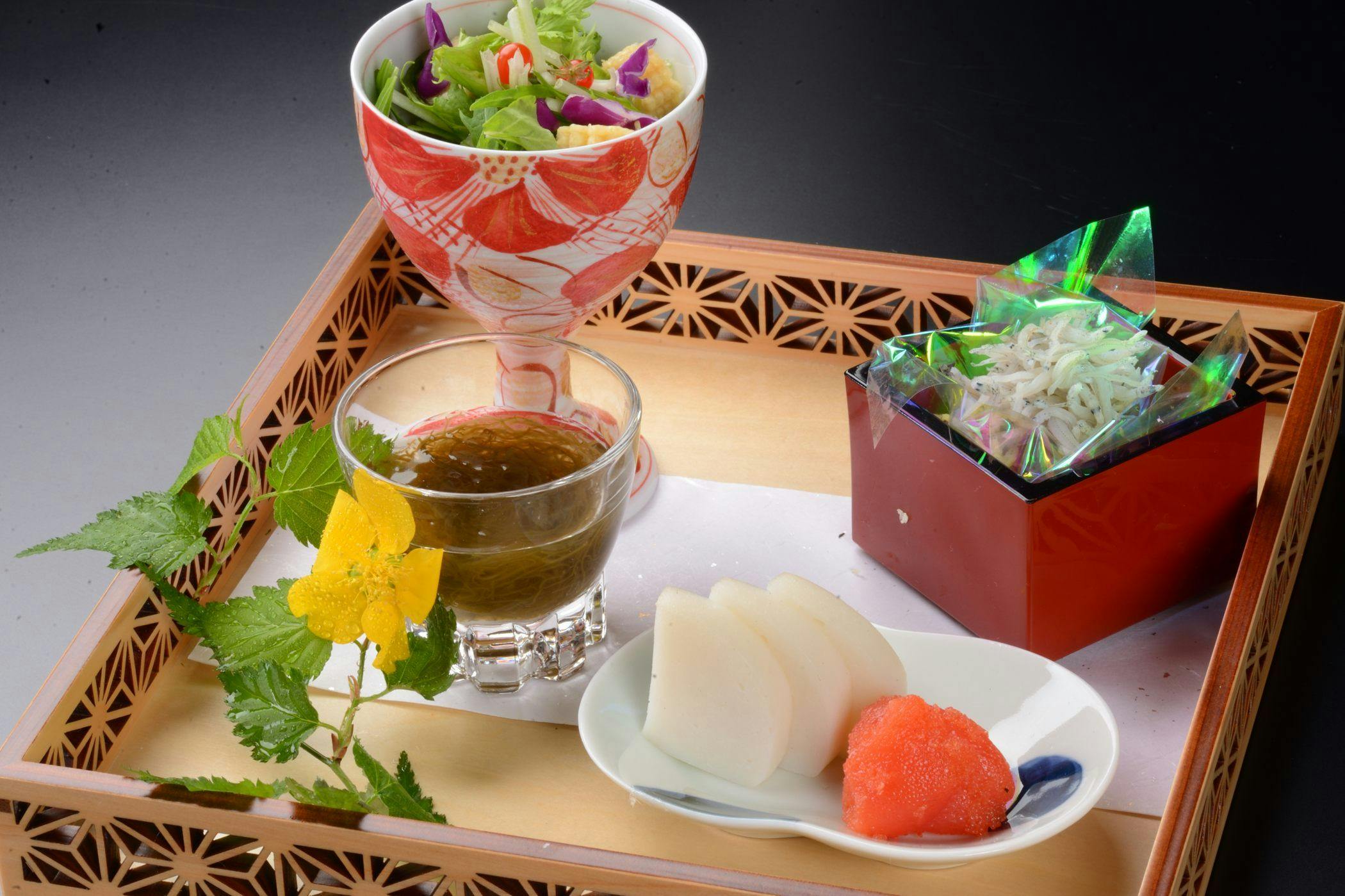 選べる干物＆名物5色盛りの花紋流朝食