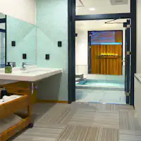 ห้องเปลี่ยนเสื้อผ้าสำหรับอ่างอาบน้ำส่วนตัว 'Ukigumo'