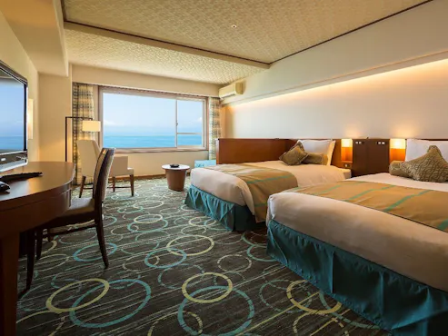 Kamar bergaya barat dengan pemandangan laut