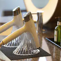 Dilengkapi dengan pengering rambut Refa