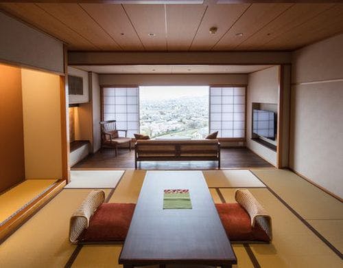 東の館10畳リビング付上級和室