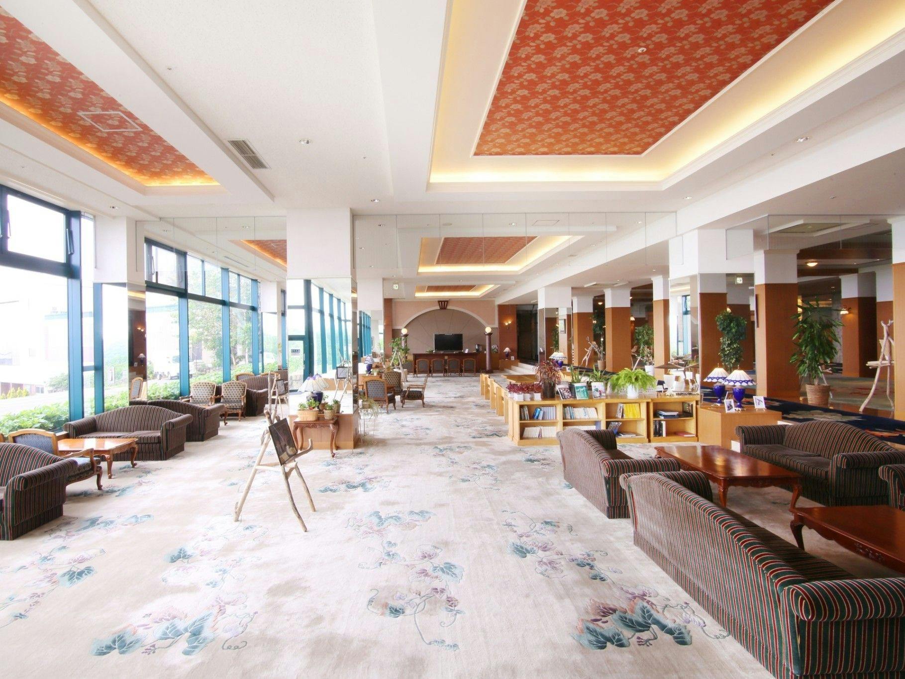 オホーツク海を臨むラウンジ