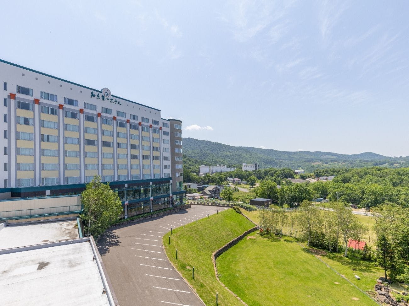 ホテル外観（夏）