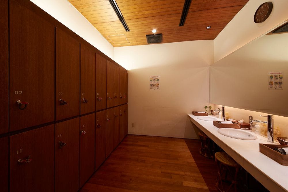 ≪Phòng tắm công cộng≫ Trong Forest Spa: Phòng thay đồ