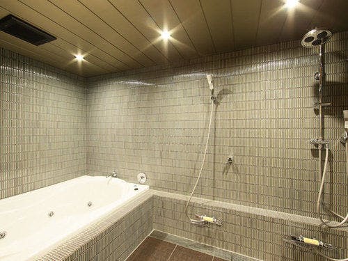 リラックスしていただけるバス。