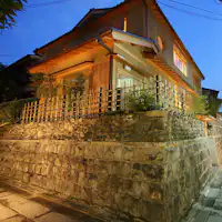 石塀小路にあるという絶好のロケーション。