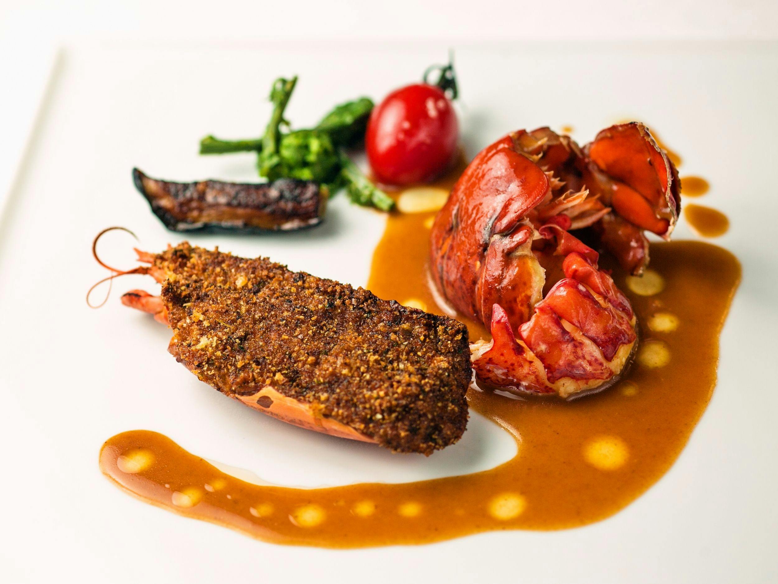 新鮮なみそがたっぷり！活けオマールエビ