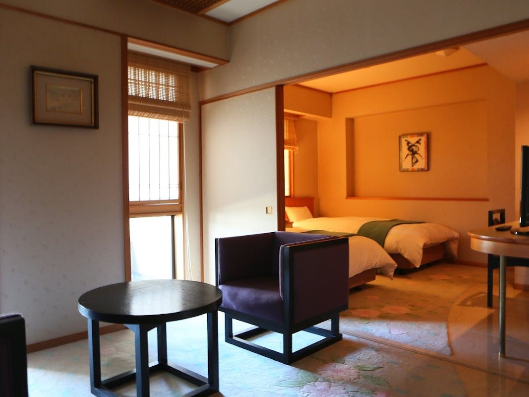 松本浅間温泉 【ホテル玉之湯】「バリアフリー温泉付特別室」和室15畳+ツインベッドルーム+温泉風呂 410号室 (最大8名・118平米)