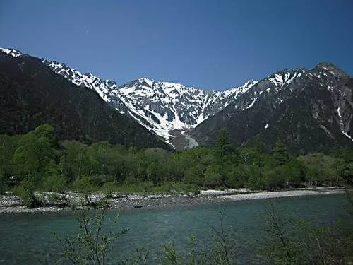 新緑の美しい初夏の上高地