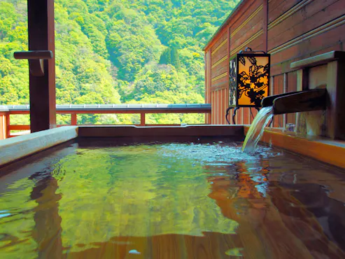 ห้องพักพร้อมอ่างอาบน้ำกลางแจ้งไม้ฮิโนกิ